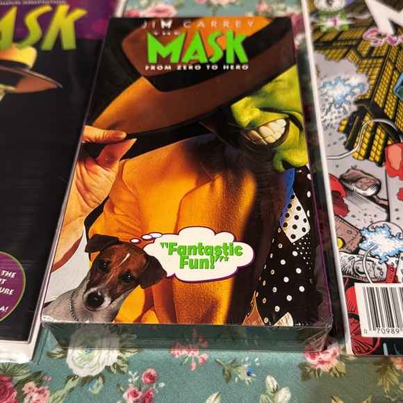 The MASK 📼 & Comic Books. Sealed VHS! 2 near mint condition comic books. 💫📼👀 - Picture 2 of 8
